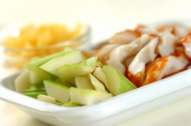 セロリとちくわのサラダの作り方の手順1