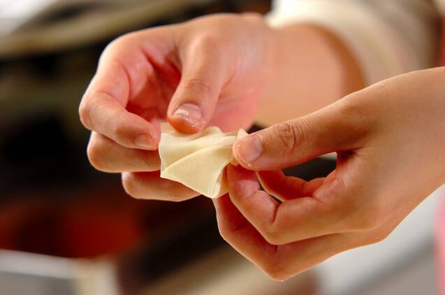 ハムとチーズの揚げワンタンの作り方の手順2