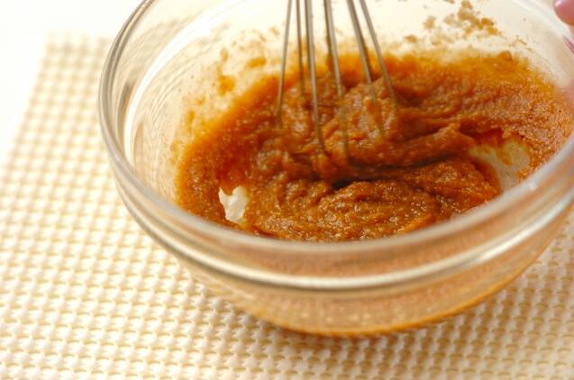 オクラのゴマみそダレの作り方の手順1