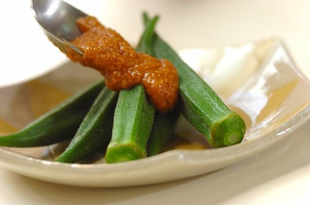 オクラのゴマみそダレの作り方の手順2