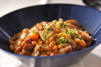 白インゲン豆と豚バラ肉の煮込み