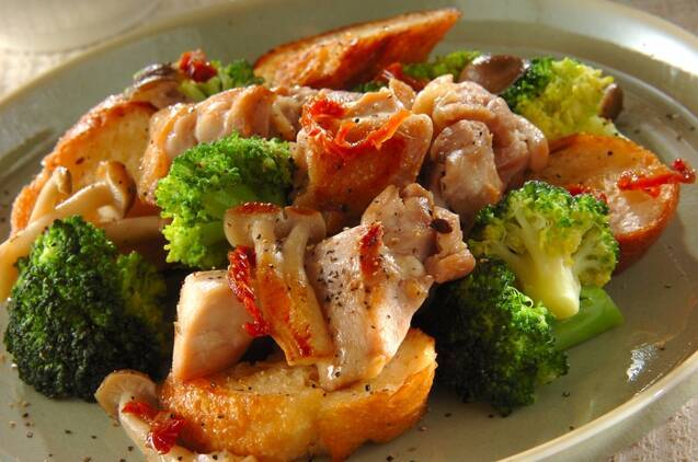 鶏肉とバゲットのソテー