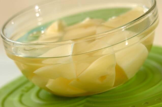 粉ふきイモのガーリックパセリ和えの作り方の手順1