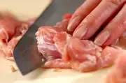 基本のタレで失敗なし！鶏肉のはちみつ照り焼き by 金丸 利恵さんの下準備1