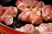 基本のタレで失敗なし！鶏肉のはちみつ照り焼き by 金丸 利恵さんの作り方1