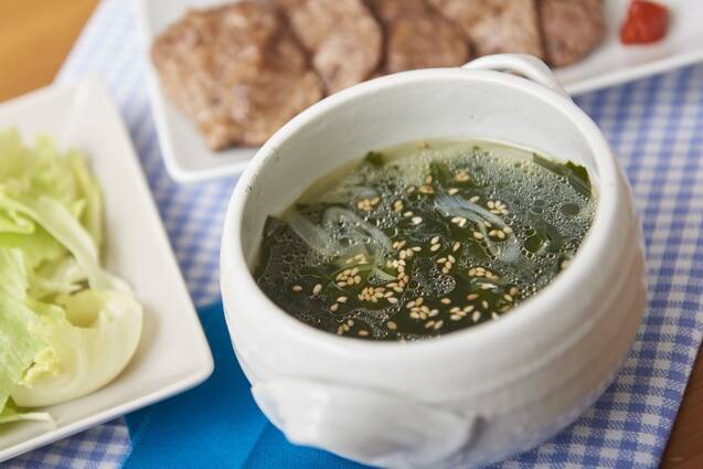 チキンボーンブロスで焼き肉屋さんのわかめスープ