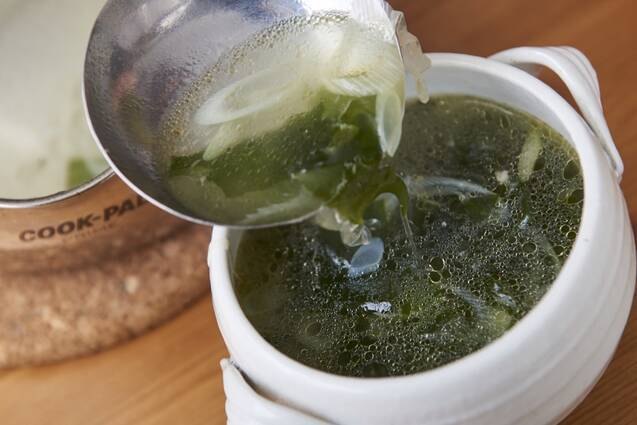 チキンボーンブロスで焼き肉屋さんのわかめスープの作り方の手順5