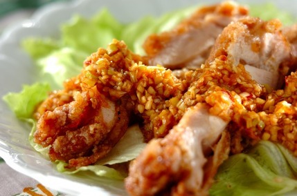 揚げ鶏のピリ辛ソース