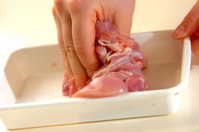 鶏と小松菜の塩炒めの作り方の手順1