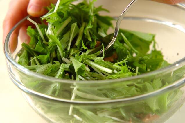 水菜とナッツのサラダの作り方の手順2