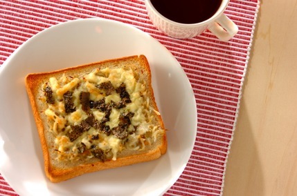 シラスとチーズの和風みそトースト
