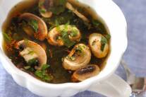 モロヘイヤとマッシュルームのスープ