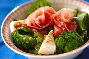 生ハムとカマンベールのサラダ