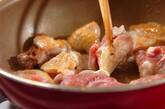 鶏肉とセロリのナンプラー炒めの作り方1