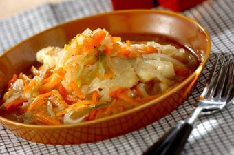 甘塩タラとせん切り野菜のコンソメ煮