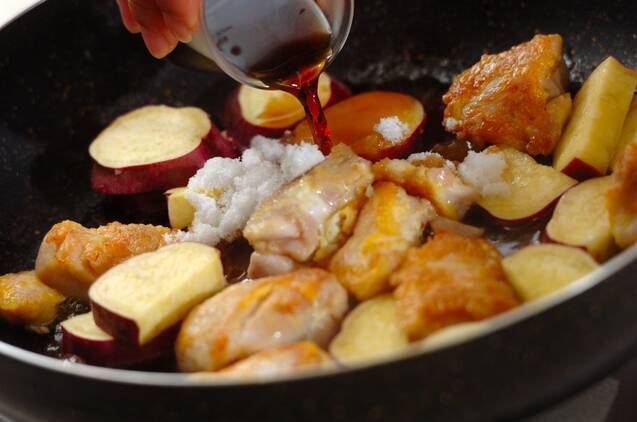 鶏とサツマイモの南蛮酢炒めの作り方の手順5