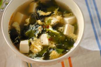 豆腐とワカメのスープ