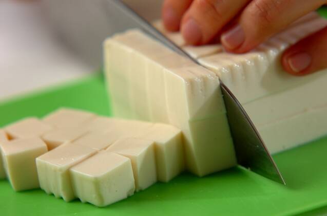 豆腐とワカメのスープの作り方の手順1