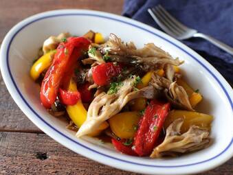 おつまみにも。舞茸とパプリカの彩りバルサミコマリネ