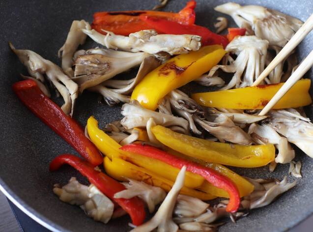 おつまみにも。舞茸とパプリカの彩りバルサミコマリネの作り方の手順4