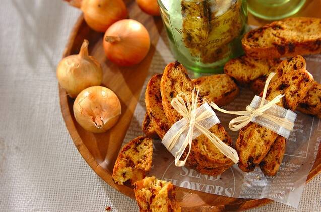 新玉ネギとベーコンのビスコッティ