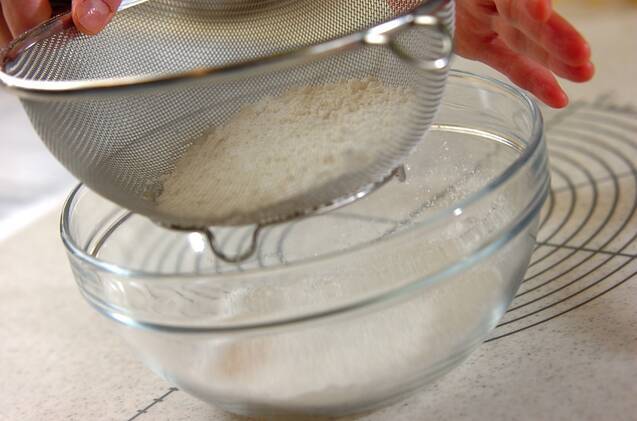 新玉ネギとベーコンのビスコッティの作り方の手順1