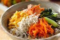 子どもがもりもり食べる！栄養たっぷり鮭とシラスの和風ビビンバ by 金丸 利恵さん