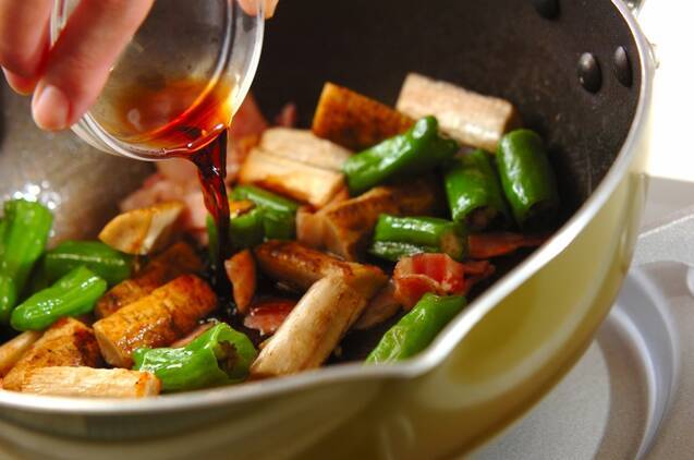 シシトウとゴボウの炒め物の作り方の手順4