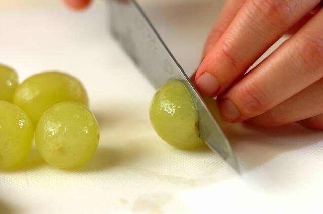 マスカットの白ワインマリネの作り方の手順1