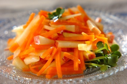 ニンジンとリンゴのサラダ