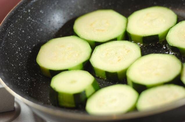 ズッキーニのソテーの作り方の手順2