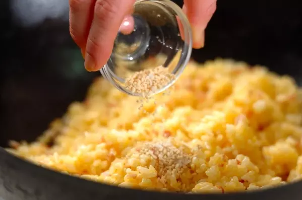 ふわふわ卵白のあんかけチャーハンの作り方2
