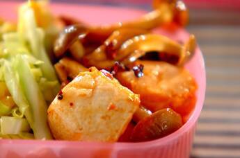 鮭とキノコのピリ辛バターじょうゆ