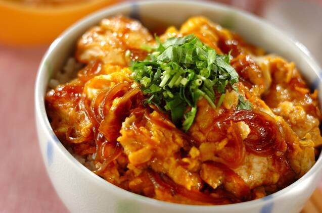 お豆腐を煮た丼ものメニュー