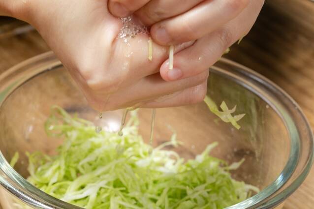柔らかい！鶏むね肉でチキンカツ ごはんが進む by是永 彩江香さんの作り方の手順1