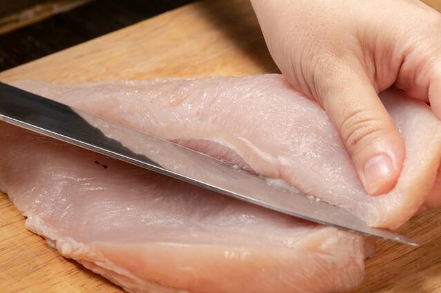 柔らかい！鶏むね肉でチキンカツ ごはんが進む by是永 彩江香さんの作り方の手順2