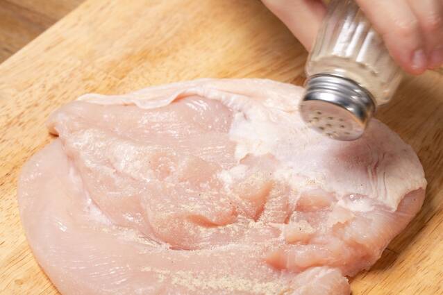 柔らかい！鶏むね肉でチキンカツ ごはんが進む by是永 彩江香さんの作り方の手順2