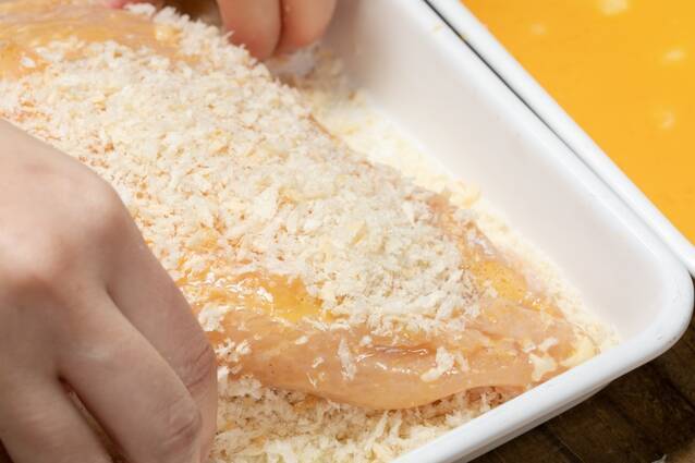 柔らかい！鶏むね肉でチキンカツ ごはんが進む by是永 彩江香さんの作り方の手順4