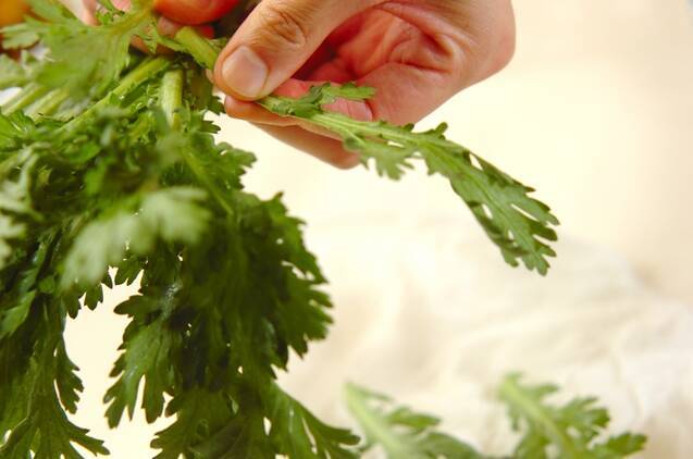 春菊のおみそ汁の作り方の手順1