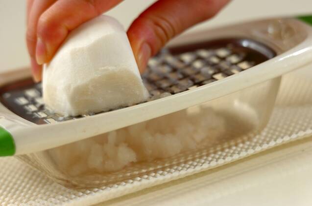 だし巻き卵のすりおろしカブ添えの作り方の手順1