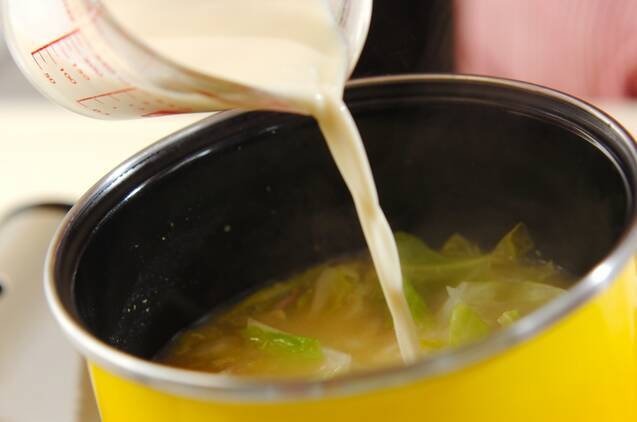 キャベツとベーコンの豆乳汁の作り方の手順3