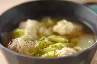 鶏団子と白菜の春雨スープ