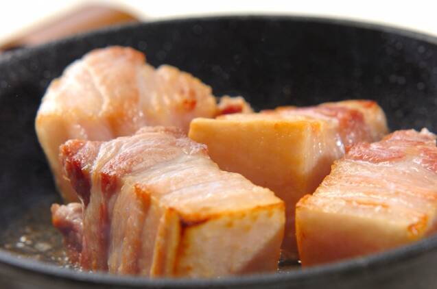 豚バラ肉と新ジャガの煮物の作り方の手順2