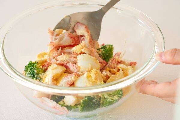 かにかまとブロッコリーのデリ風たまごサラダの作り方の手順3