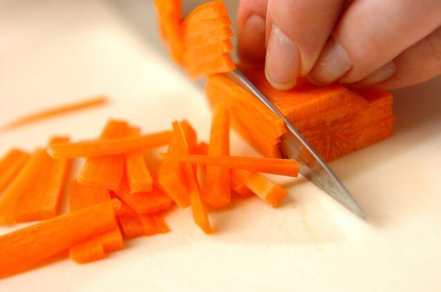 ヒジキ・キムチ・炒り卵の三色丼の作り方の手順2