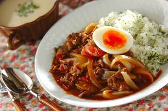 フライパン一つで！半熟卵のせハヤシライス