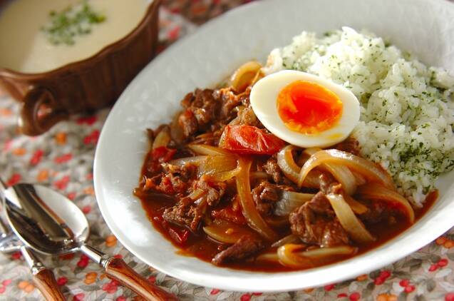 フライパン一つで！半熟卵のせハヤシライス