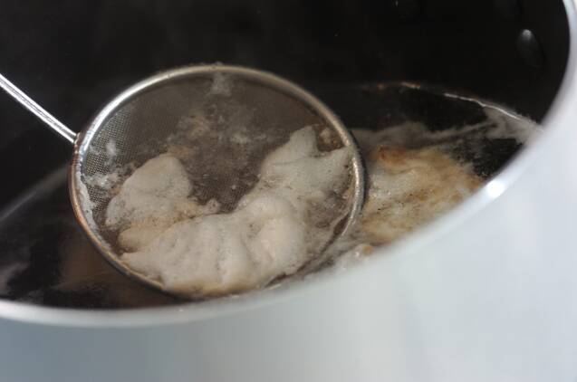 キャベツと鶏肉のスープの作り方の手順2