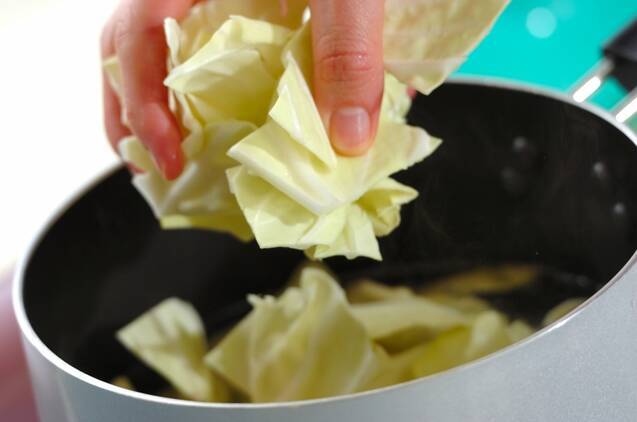 キャベツと鶏肉のスープの作り方の手順3