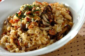 チャーハンのアレンジレシピ きのことガーリック by杉本 亜希子さん